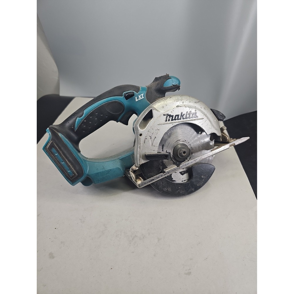 Makita DSS501 18V LXT Cordless 5-3/8 inch Circular Saw Tool Only 2014